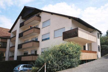 Sanierungsobjekt mit Potenzial: 3-Zimmer-Wohnung mit Balkon - Tauberbischofsheim