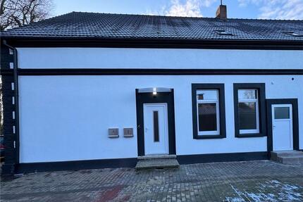 Ab sofort zum Vermieten - 900,00&nbsp;EUR Kaltmiete, ca.&nbsp; 80,00&nbsp;m&sup2; in Jade (PLZ: 26349)