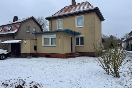 Sanierungsbedürftiges Einfamilienhaus mit großem Grundstück - Falkensee