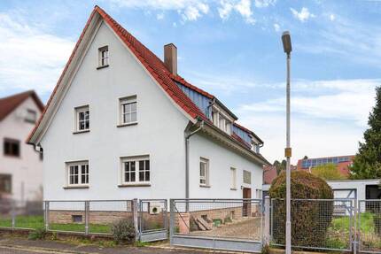 Renovierungsbedürftiges Zweifamilienhaus in ruhiger Wohnlage von Keltern Ellmendingen - Keltern / Ellmendingen