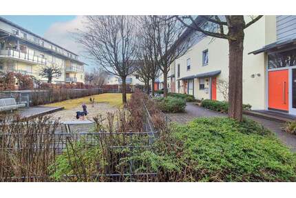 FIRSTPLACE - Helle Dachgeschosswohnung mit Südbalkon in ruhiger, zentraler Lage von Ismaning
