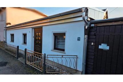 Kleines Haus in guter Lage - 84.000,00&nbsp;EUR Kaufpreis, ca.&nbsp; 60,00&nbsp;m&sup2; in Werdau (PLZ: 08412)