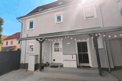 Charmantes Einfamilienhaus mit großer Scheune und viel Potenzial - Großwallstadt