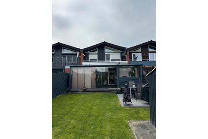 Modernisiertes Reihenhaus in Kanallage - Emden