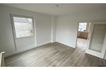 Helle & bezugsfreie 2-Zimmer-Wohnung inkl. Küche im Mietpreis - Solingen Burg