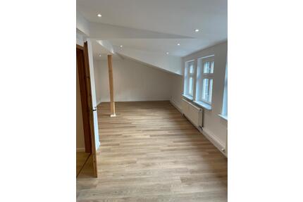 Helle Dachgeschosswohnung mit großem Garten in Hennigsdorf