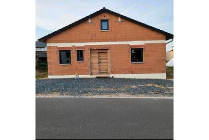 Bungalow geschlossener Rohbau - 346.000,00&nbsp;EUR Kaufpreis, ca.&nbsp; 145,00&nbsp;m&sup2; in Neustadt an der Waldnaab (PLZ: 92660)