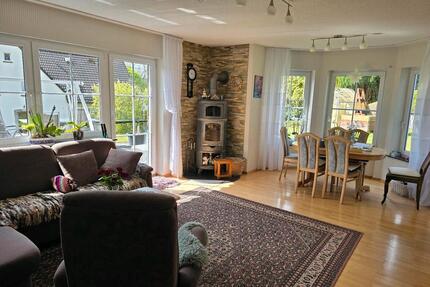 Helle 3-Zimmer-Wohnung am Südhang mit XL-Terasse & Garagenpacket - Wiehl