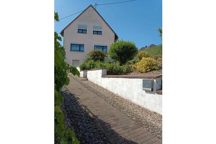 Haus mit großem Grundstück & Weinbergblick in Rivenich - Osann-Monzel