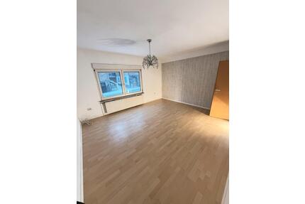 Frisch renovierte 3 Zimmer-EG-Wohnung mit großer Küche- 35687 - Dillenburg