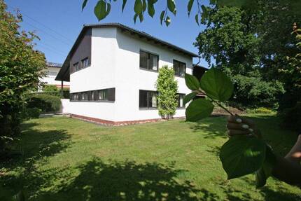 Charmantes, architektonisches Einfamilienhaus mit idyllischem Garten in ruhiger Lage - Mainburg