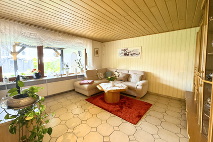 Reihenmittelhaus mit Garten, Vollkeller und klassischer Familienaufteilung in ruhiger und gewachsener Wohnlage. - Salzgitter Lebenstedt