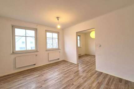 Haus zum Kaufen in Mundelsheim 360.000,00 € 180 m²