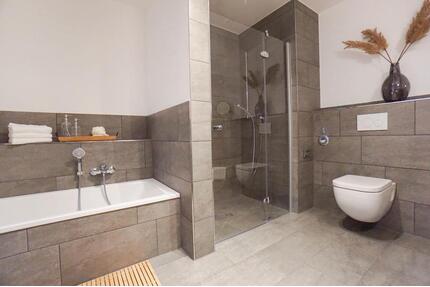 Neubauwohnung im Tabakquartier. Urbanes Wohnen mit Parkett, EBK und großem Balkon - Bremen Häfen