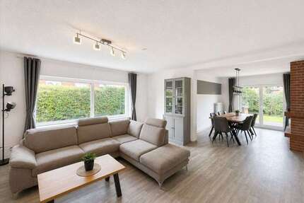 Haus zum Mieten in Varel 1.200,00 € 120.54 m²