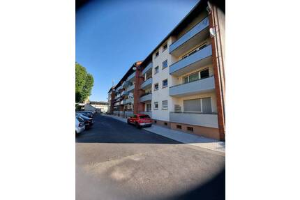 Handwerker aufgepasst! 2 Zimmer DG Wohnung mit Stellplatz & Wallbox - Hanau