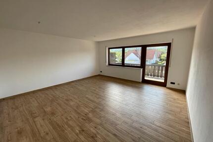 Helle 2-Zimmer-Wohnung mit Südbalkon, EBK & Stellplatz in Haibach