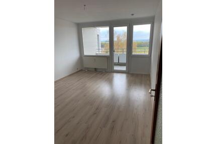Sanierte 2- Zimmer Wohnung mit Einbauküche und großen Balkon - Buchloe