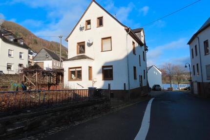 Reiheneckhaus Moselnähe, 6 Zi, Hof, Balkon, Sanierungsobjekt - Kröv