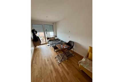 UNTERMIETE 1. Zimmer ab 01.06 bis 01.08 in München