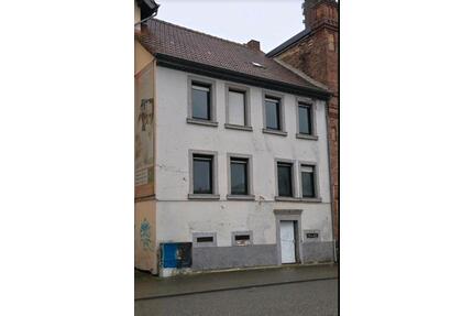 Zwei Familien Haus mit Garage und - Sankt Ingbert