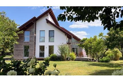Modernes Architektenhaus bietet Licht, Raum & Ruhe - Minden Bölhorst