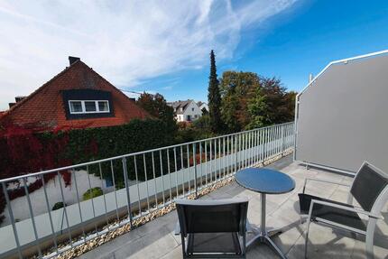 Helle vollmöblierte Dachgeschoss-1 Zi Wohnung mit Dachterasse+TG - Ingolstadt Nordost