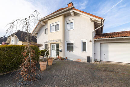 Einfamilienhaus mit Einliegerwohnung, Doppelgarage und Garten. Willkommen in Horhausen!
