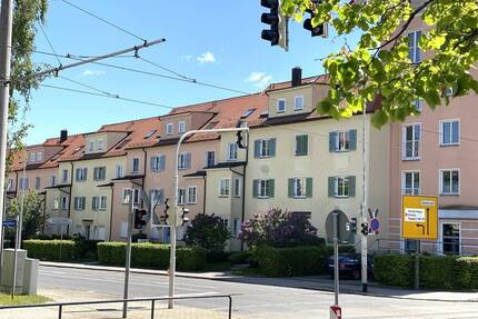 Ab 1.9.26! Helle 2-Raumwohnung mit Balkon u. EBK zur Ablöse in Marienthal nähe HBK! - Zwickau