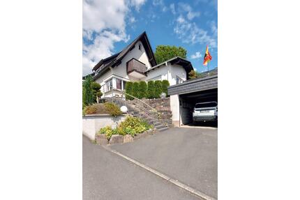 Großzügiges & gepflegtes Wohnhaus mit Einliegerwohnung in Bad Ber - Bad Berleburg