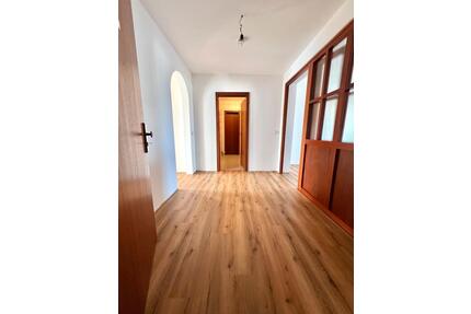 Großzügige, helle 4-Zimmer-Wohnung im Zentrum Deggendorf