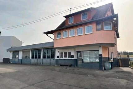Haus mit Werkstatt oder Lagerhalle - Hüfingen