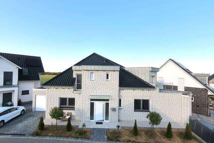 Haus zum Kaufen in Langerwehe 1.149.000,00 € 196 m²