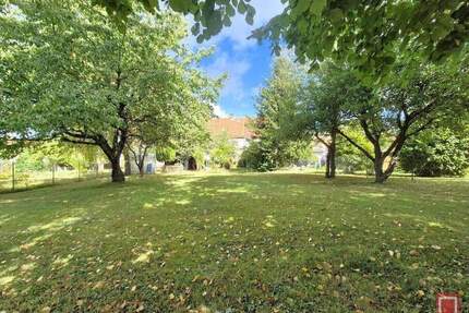 Mehrfamilienhaus mit großem Grundstück (2122 m²) in Calden