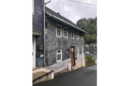 Altes Haus - 17.999,00&nbsp;EUR Kaufpreis, ca.&nbsp; 130,00&nbsp;m&sup2; in Neuhaus am Rennweg (PLZ: 98724)