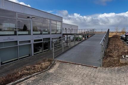 Büroflächen zu VERMIETEN - 5,00&nbsp;EUR Kaltmiete, ca.&nbsp; 5,00&nbsp;m&sup2; in Neubrandenburg (PLZ: 17034) Datzeberg
