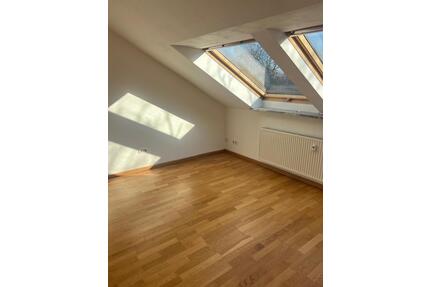 1 Wg Zimmer - 605,00&nbsp;EUR Kaltmiete, ca.&nbsp; 12,00&nbsp;m&sup2; in München (PLZ: 81245) Aubing-Lochhausen-Langwied