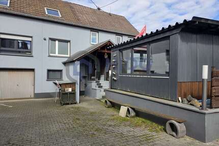 Haus zum Kaufen in Staudt 249.000,00 € 275 m²