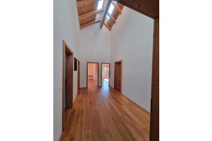 helle 2-Zimmer-Dachgeschosswohnung im Herzen von Kolbermoor - Großkarolinenfeld