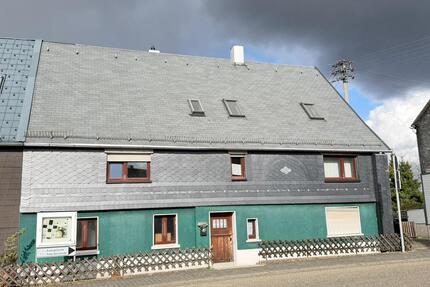 Großzügiges Ein-Zweifamilienhaus in Top-Lage von Weitefeld