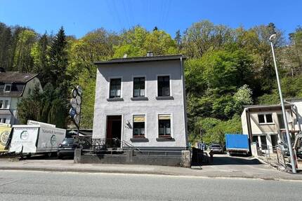 Wohnhaus mit gepflegter Gewerbehalle und Büroräumen in verkehrsgünstiger Lage - Altena