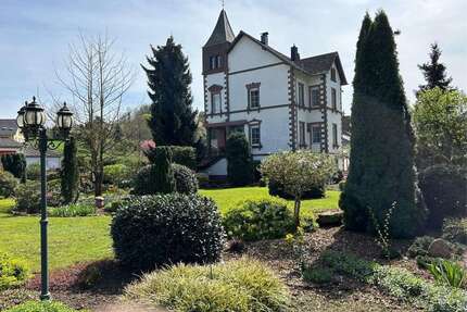 Haus zum Kaufen in Mürlenbach 500.000,00 € 240 m²