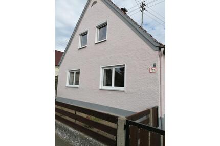 Einfamilienhaus - 1.080,00&nbsp;EUR Kaltmiete, ca.&nbsp; 118,00&nbsp;m&sup2; in Blindheim (PLZ: 89434)