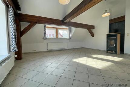 Charmante Dachgeschosswohnung mit Kaminofen und Carport im Grünen bei Osterburg - Arneburg