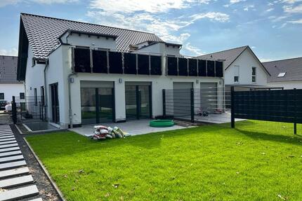 Neubau Doppelhaushälfte mit Einliegerwohnung und Küchen in Neuberg - Frankfurt am Main Bergen-Enkheim