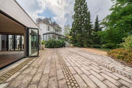 Haus zum Kaufen in Bodenheim 1.950.000,00 € 250 m²