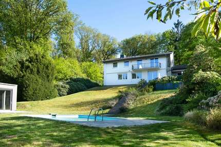 Haus zum Kaufen in Königstein im Taunus 2.800.000,00 € 240 m²