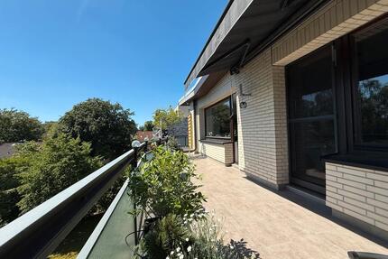 Saniertes Penthouse mit 100qm Dachterrasse - Hamburg Wandsbek