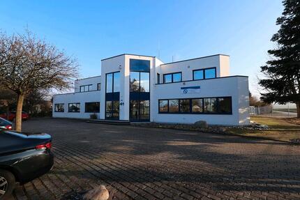 Bürogebäude Hallen Werkstatt Lager LKW Halle in Kassel - Baunatal