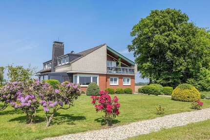 Haus zum Kaufen in Bedburg-Hau 649.000,00 € 320 m²